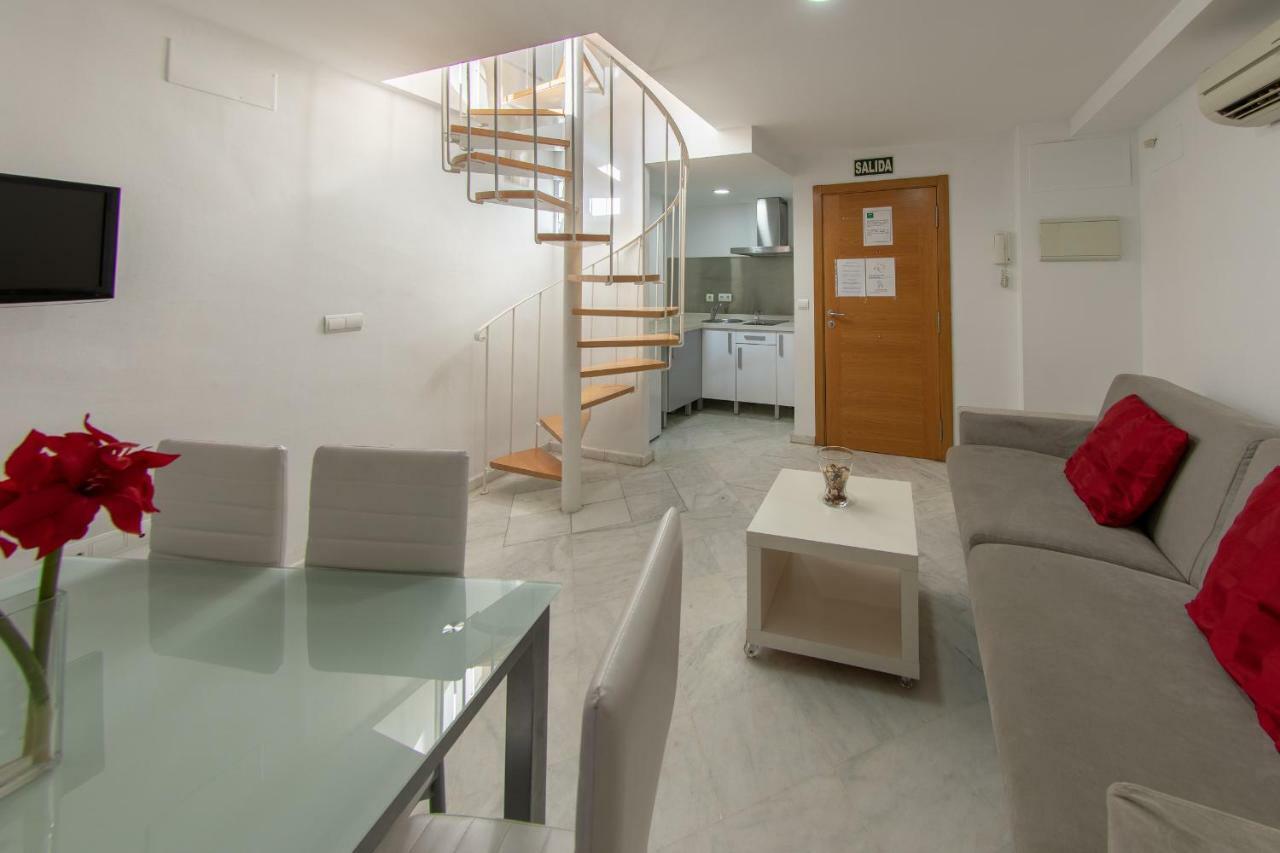 Reservaloen Mariano de Cavia Sevilla Exterior foto
